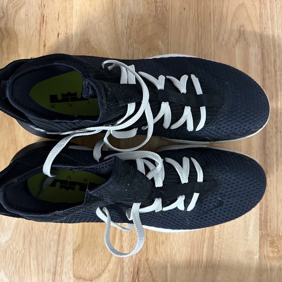 Nike LeBron 16  Black and Green Athletic Shoes. New - Picture 7 of 7
